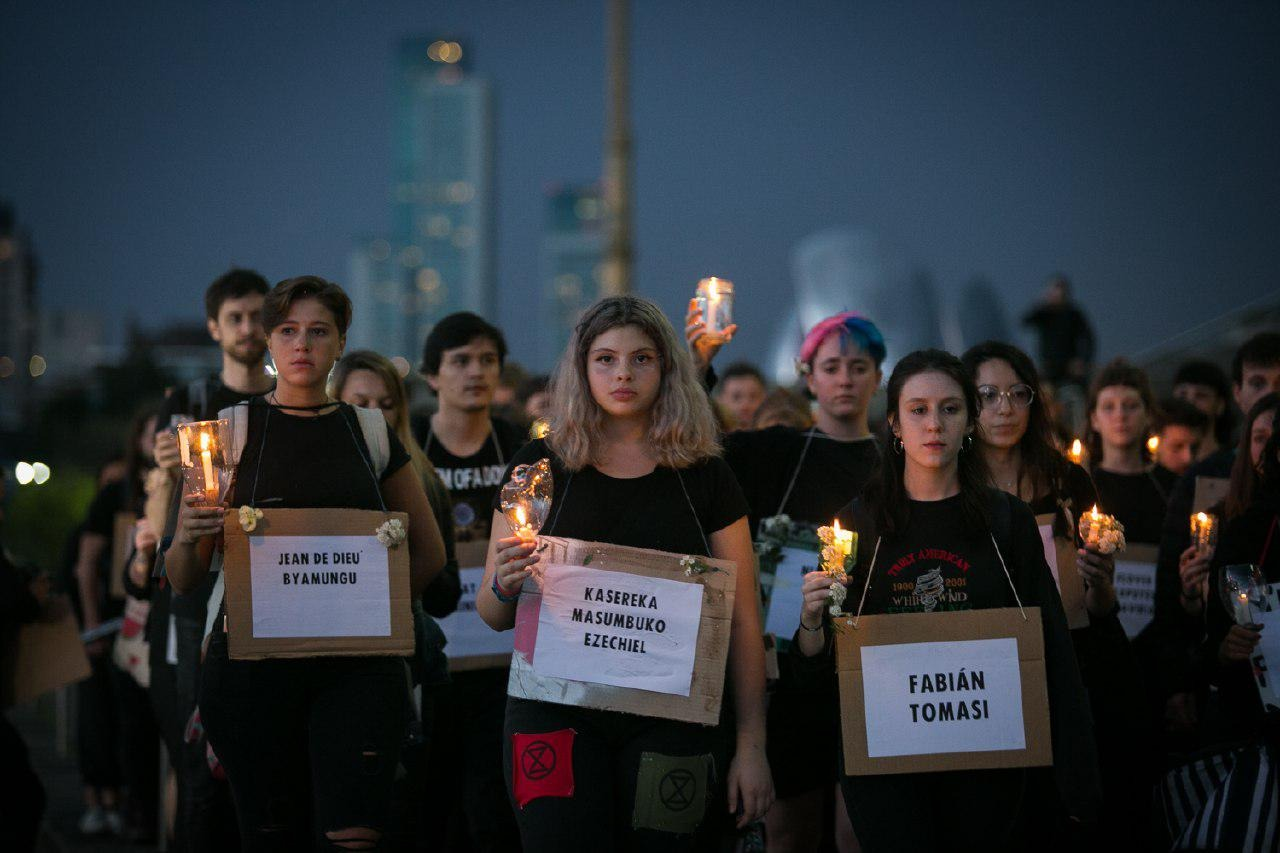 (/assets/img/blog/2019/10/10/images/image19.png)
Para se conectar com rebeldes na sua area local, entre em contato com o seu grupo XR mais proximo. Se não existir um grupo ativo perto de você, comece o seu próprio !
Se você quiser ver boletins de notícias anteriores , você pode encontra-los aqui.
Se você tiver perguntas ou questões, entre em contato em xr-newsletter@protonmail.com .
Ao entrarmos nesta faze crucial da historia humana, nossa Rebelião vai precisar de dinheiro para garantir que a nossa mensagem seja ouvida. Qualquer coisa que você possa dar será muito apreciada.
Manchetes de Ação
Dia dos Defensores
9 OCT | Buenos Aires, Santiago, Islamabad, Dublin, Cape Town, Londres
![